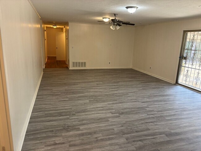 Building Photo - Where Comfort Meets Home