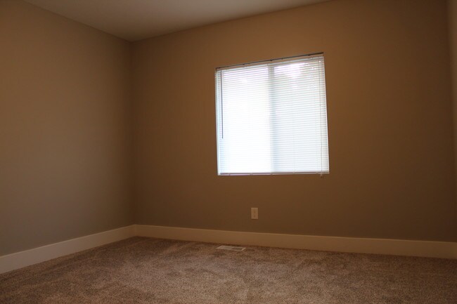 Building Photo - 226 Valley Ave SW