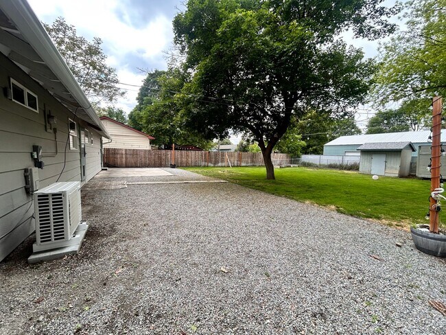 Building Photo - Completely Renovated 4 Bed, 2 Bath Home in Spokane!
