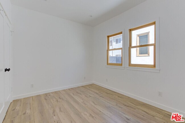 Building Photo - 1269 4th Ave