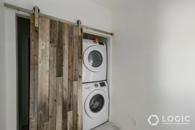 Building Photo - Stunning Home in Cottonwood Heights!!