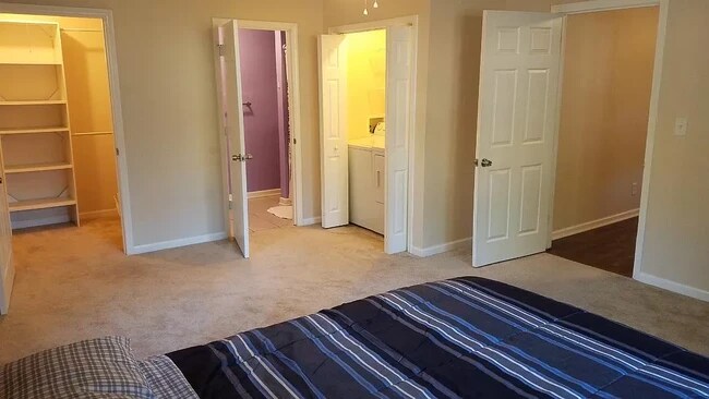 Building Photo - 439 Potomac Ave