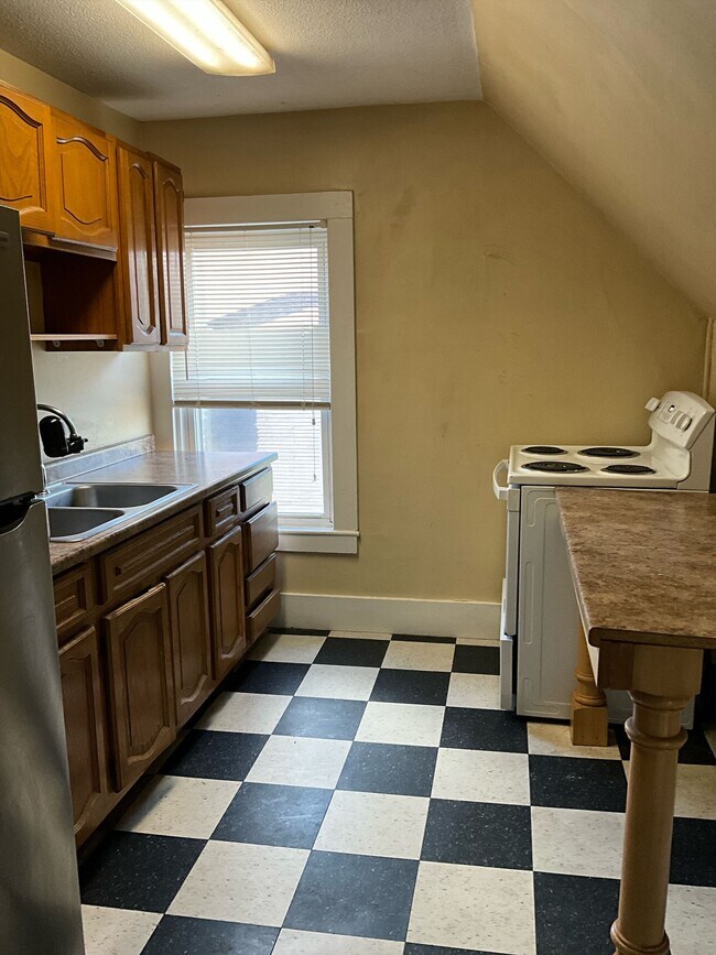 Building Photo - 190 Church St