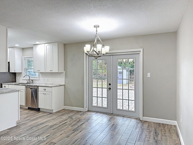 Building Photo - 170 Moore Ave