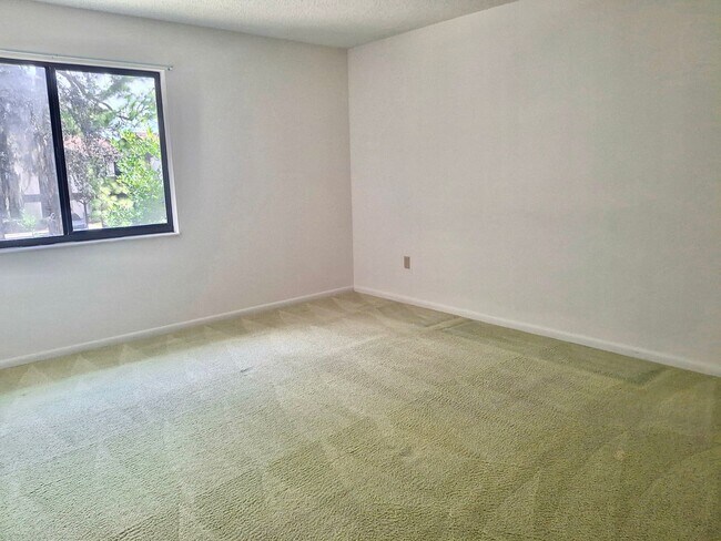 Building Photo - 2/2 in Silver Spring Shores 55+