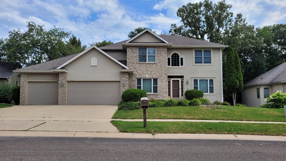 Building Photo - 2007 Glendale Hills Dr NE