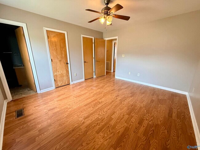 Building Photo - 105 Oakwood Meadows Dr