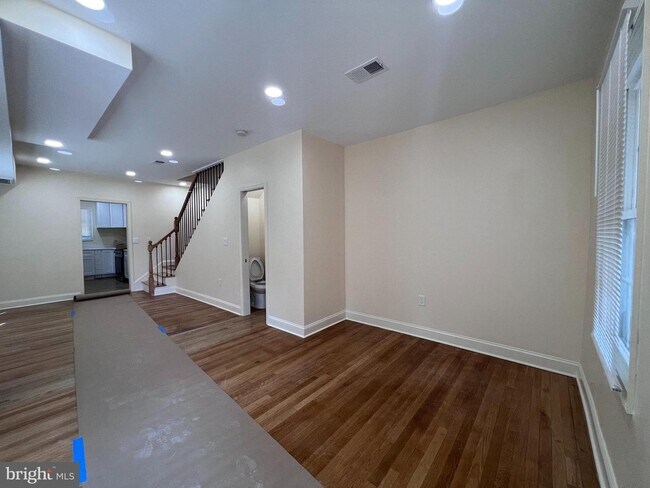 Building Photo - 302 RALEIGH # A St