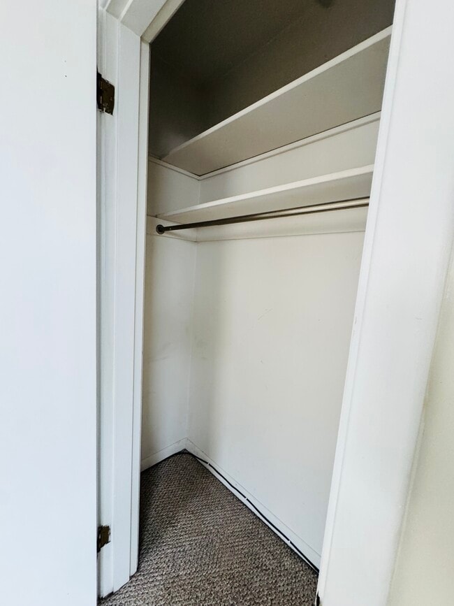 BDR Closet - 6101 Dryden Ave