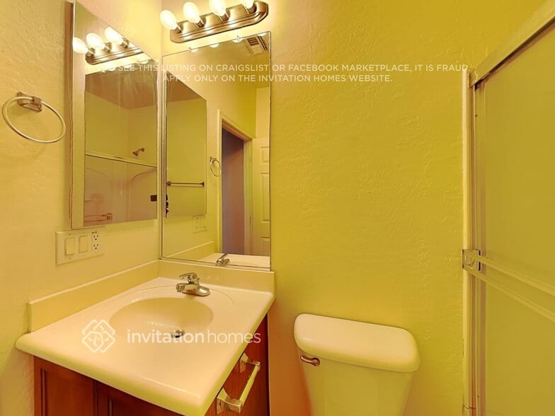 Building Photo - 4715 E Laurel Ave