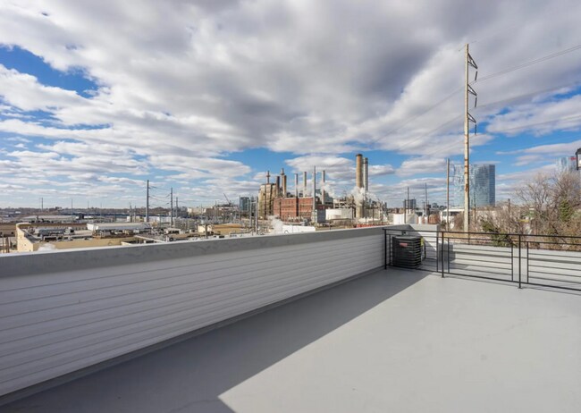 Building Photo - 2534 Alter St