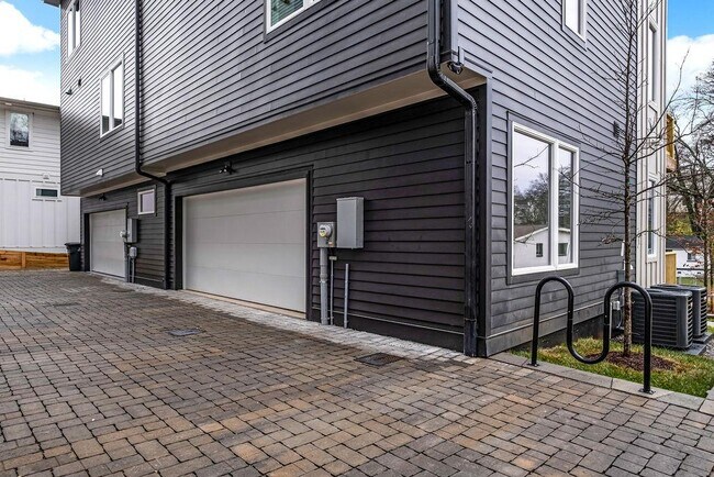 Building Photo - 1244 1st Ave S