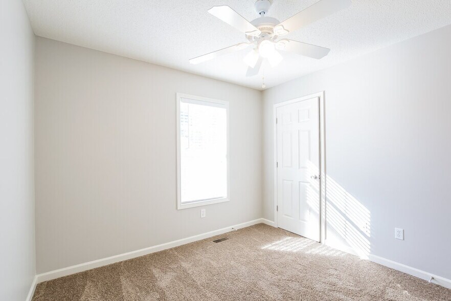 Building Photo - 5879 Newnan Ct