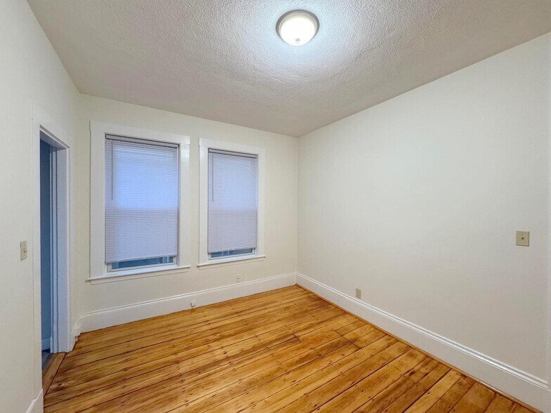 Building Photo - 250 Beacon St