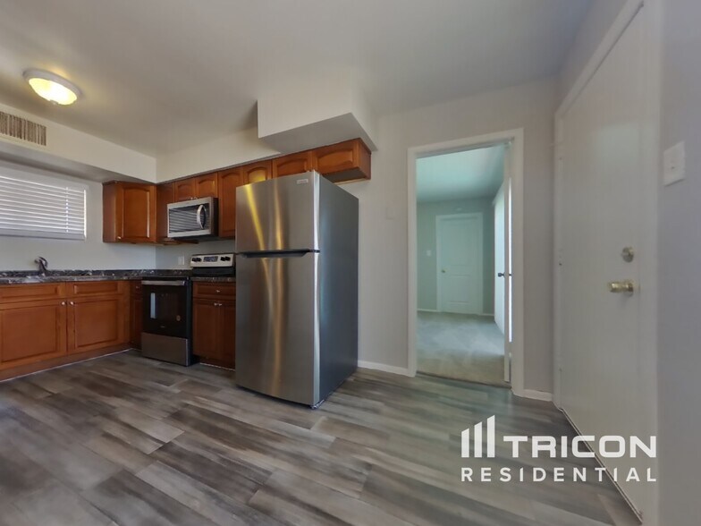 Building Photo - 6006 W Medlock Dr