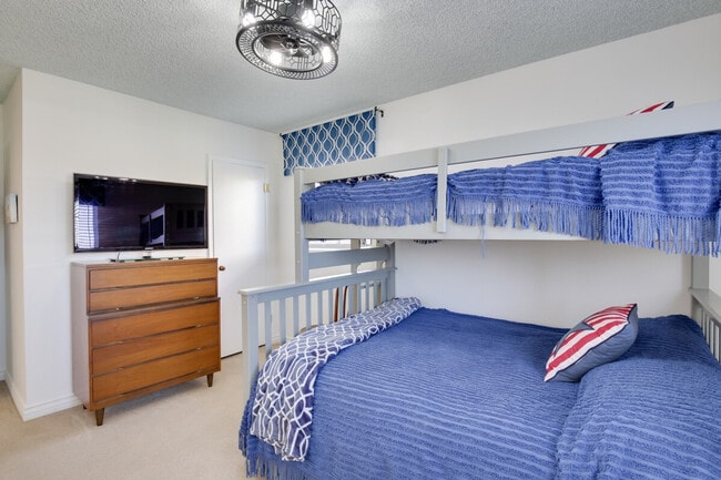 Building Photo - 1146 Seacoast Dr