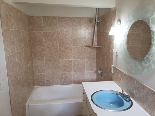 Building Photo - Three Bedroom Home in Midtown District