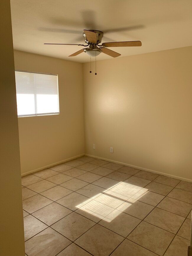 Building Photo - 3030 W Ocotillo Rd