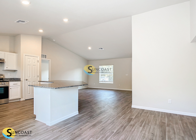 Building Photo - Your Next Home Awaits: Spacious 4-Bedroom ...