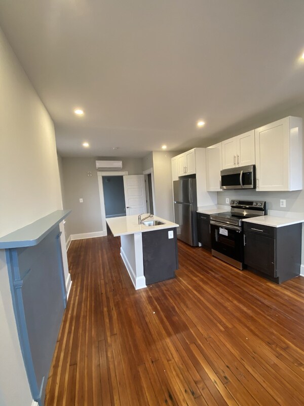 Building Photo - 911 S Ellwood Ave