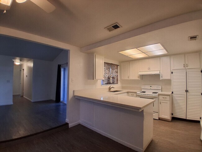 Building Photo - Thistlewood3505/3507