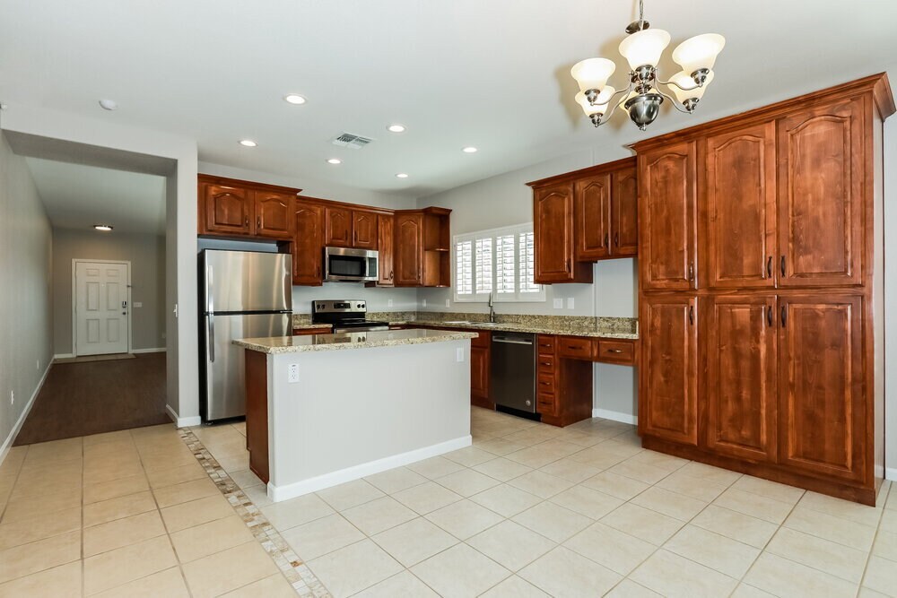 Building Photo - 2837 W San Carlos Ln