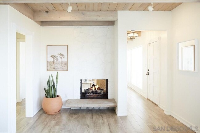 Building Photo - 1647 Haydn Dr