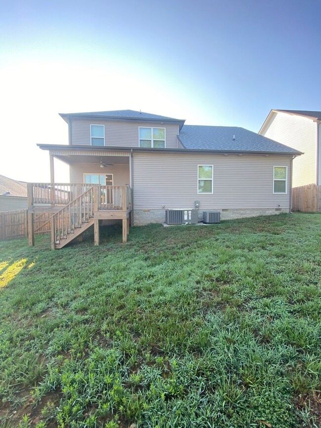 Building Photo - Move in with credit approval