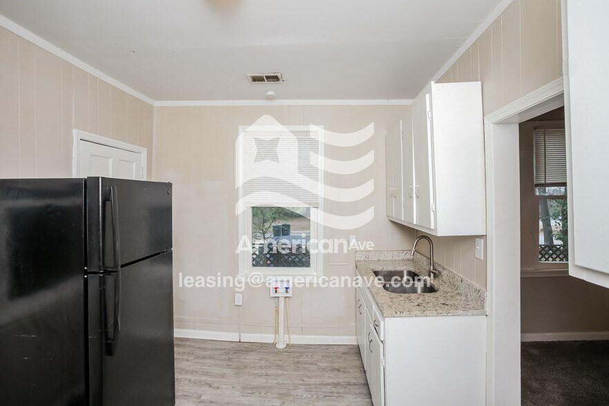 Building Photo - 1106 Page St