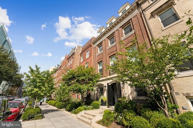 Building Photo - 1745 N St NW