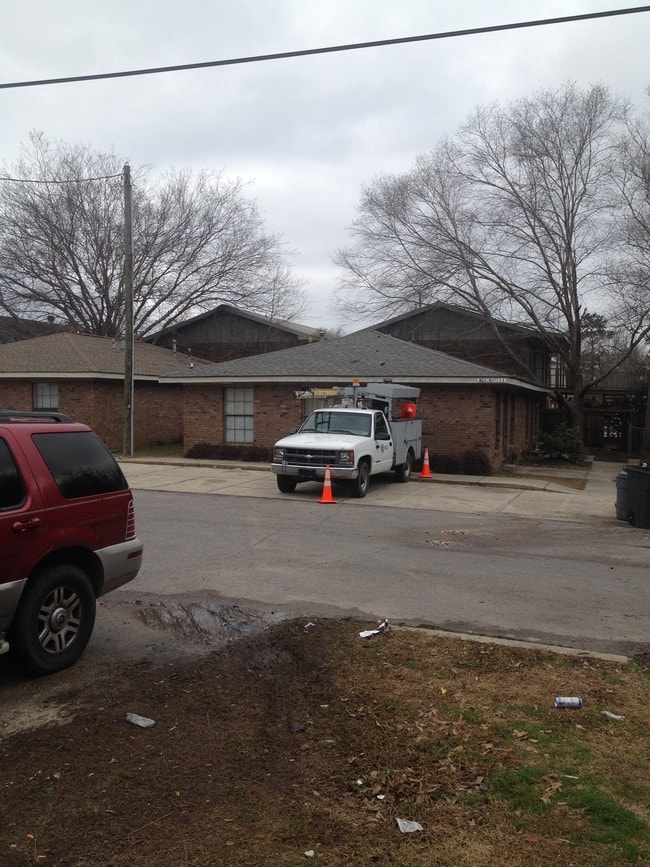 Building Photo #9 - 8-9 Azalea Ave