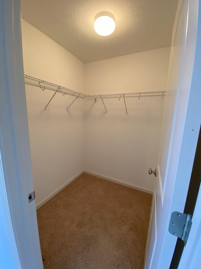 Master Closet - 2901 Red Oak Rd