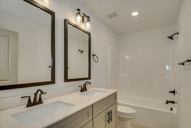 Building Photo - 2021 Warbler Dr
