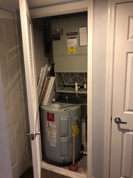 Mechanical closet - 1001 N Randolph St