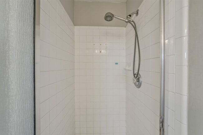 Building Photo - 3231 Stoneydale Ln