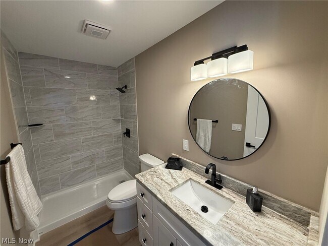 Building Photo - 3940 Ellendale Rd