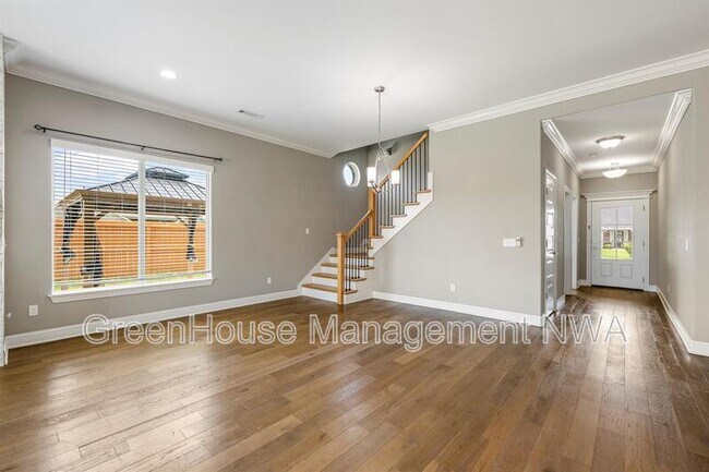 Building Photo - 3702 SW Mistletoe Ave