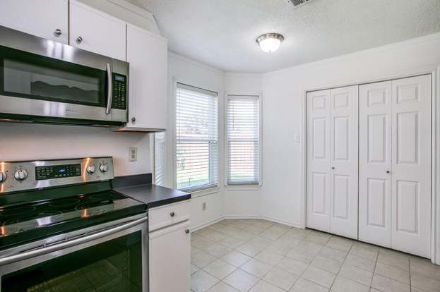 Building Photo - 2401 Brooke Ct