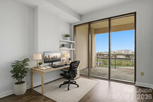 Building Photo - 701 Royal Ct