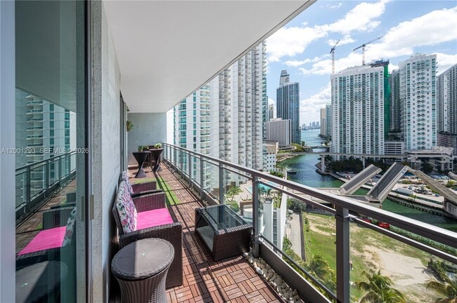 Building Photo - 90 SW 3rd St