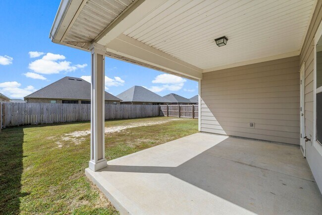 Building Photo - For Lease - Executive 3 BR/2 BA Home by No...