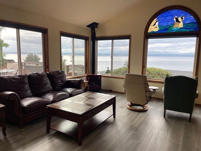 Building Photo - Windmill Heights Home With Community Beach...