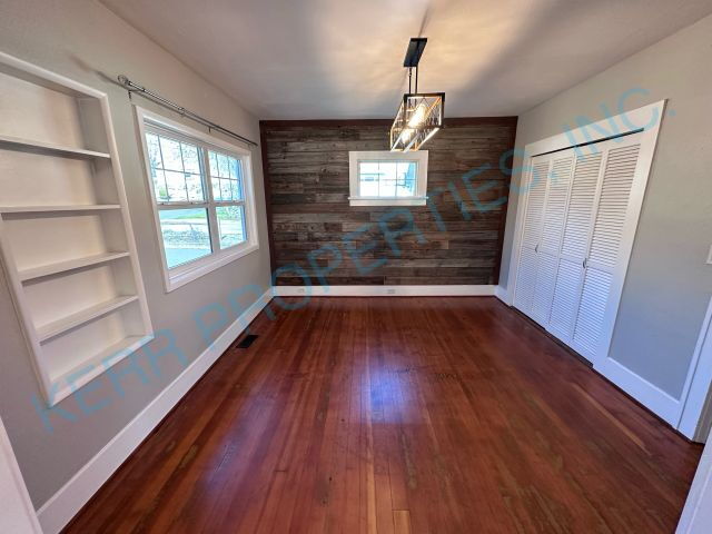 Building Photo - Charming 3-Bed Home with Gleaming Hardwood...