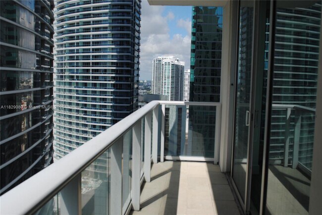 Building Photo - 300 S Biscayne Blvd