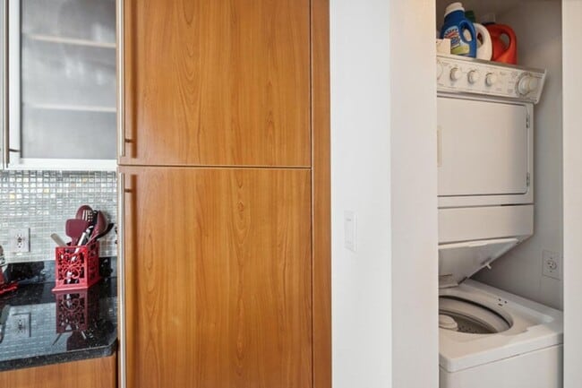 Building Photo - 1551 N Flagler Dr