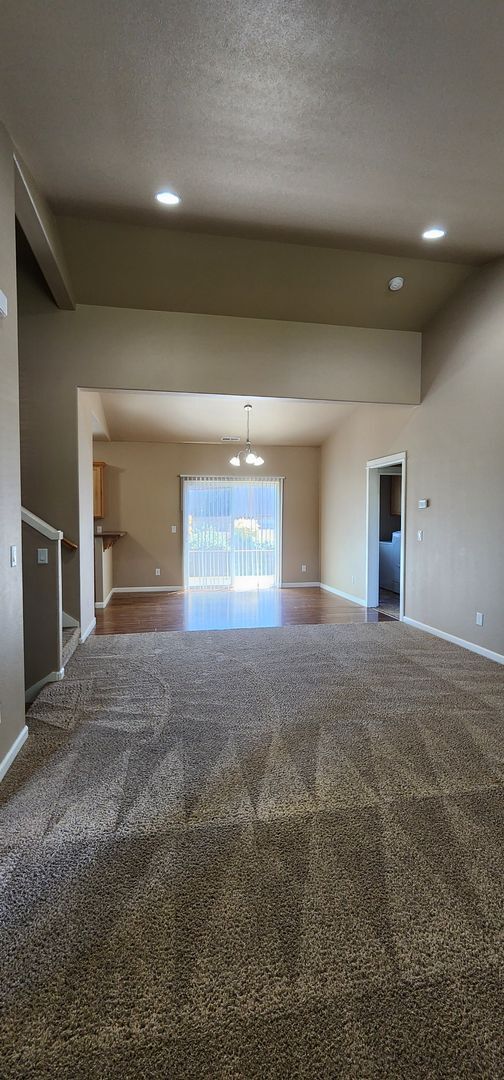 Building Photo - Luxurious Duplex in Corvallis