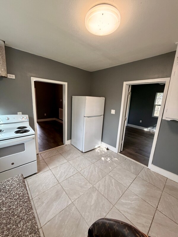 Building Photo - 120 W 18th St