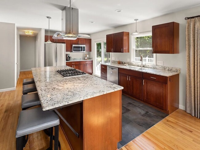 Building Photo - Modern Comfort on East Terrace — Perfect for Families or Professionals