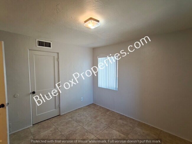 Building Photo - 907 E Weymouth St