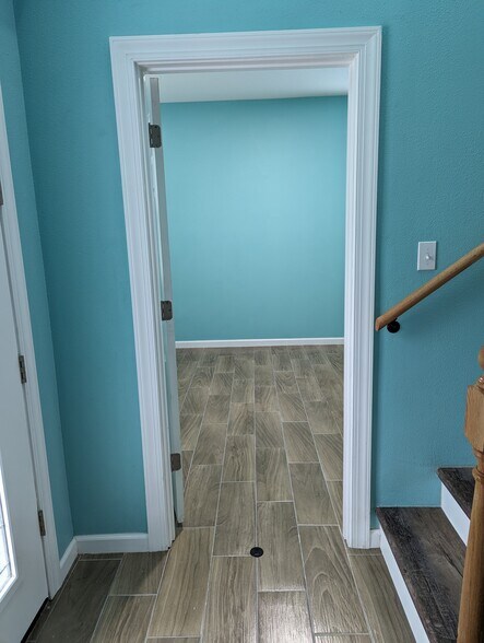 Building Photo - 2010 Seminole Blvd S